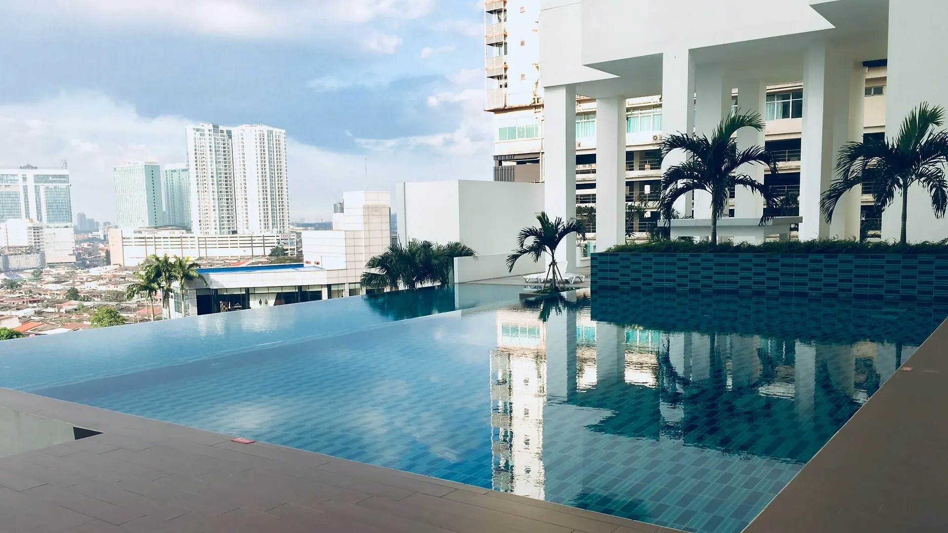 Pinnacle Tower Apartment Stay By Feel Suites location